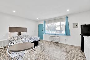 Tradewinds Motel