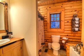 Nantahala Riverside 3 Bedroom Cabin by RedAwning