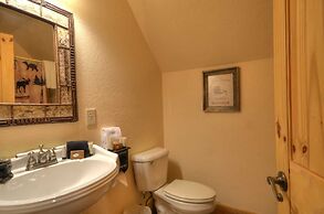 Nantahala Riverside 3 Bedroom Cabin by RedAwning