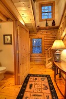 Nantahala Riverside 3 Bedroom Cabin by RedAwning