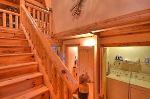 Nantahala Riverside 3 Bedroom Cabin by RedAwning