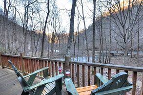 Nantahala Riverside 3 Bedroom Cabin by RedAwning