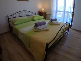 Antique Apartment With Balcony