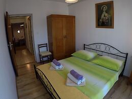 Antique Apartment With Balcony