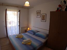 Antique Apartment With Balcony