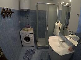 Antique Apartment With Balcony