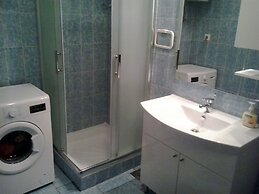 Antique Apartment With Balcony