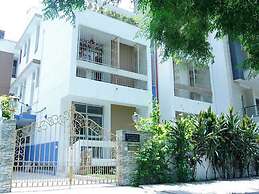 Room in Guest Room - Maplewood Guest House, Neeti Bagh, New Delhiit is