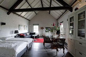Room-room to Rent With own Entrance, liv