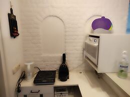 Room-room to Rent With own Entrance, liv