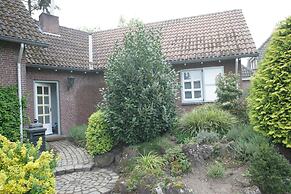 Room-room to Rent With own Entrance, liv