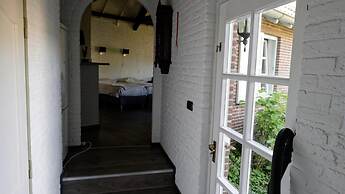Room-room to Rent With own Entrance, liv