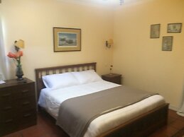 Stay at Confortable Scandinavia Hotel Bb
