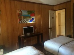 Stay at Confortable Scandinavia Hotel Bb