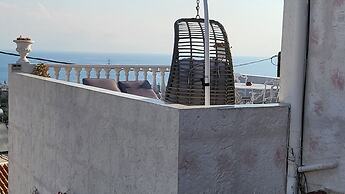 Very Spacious and Well Equipped Room Near the Sea