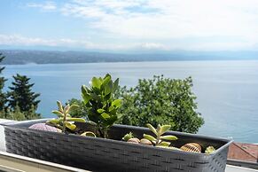 Apartment With Seaview