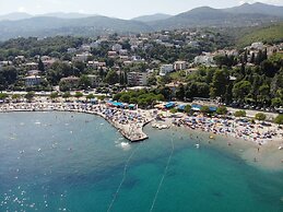 Apartment With Seaview