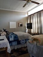 Casa Villa Guest House Carletonville