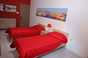 Room-very Bright Well Kept Apartment