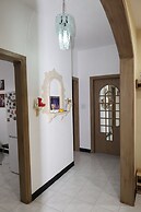 Room-very Bright Well Kept Apartment