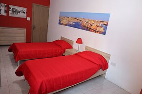 Room-very Bright Well Kept Apartment