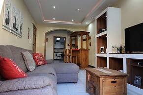 Room-very Bright Well Kept Apartment