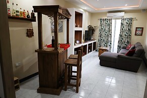 Room-very Bright Well Kept Apartment