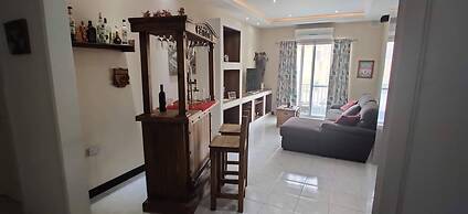 Room-very Bright Well Kept Apartment