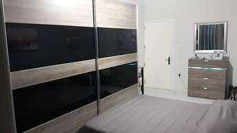 Room-very Bright Well Kept Apartment