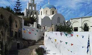 Real Santorini Cave House far From the Crowds