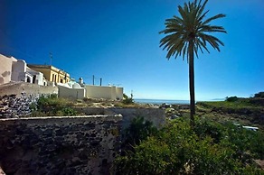 Real Santorini Cave House far From the Crowds