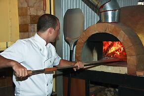 Guesthouse Belvedere - Room for 2 Near Patong Beach, Wifi and Ac