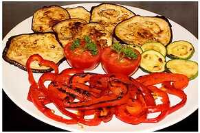 Guesthouse Belvedere - Room for 2 Near Patong Beach, Wifi and Ac