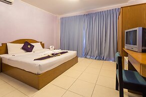 Guesthouse Belvedere - Room for 2 Near Patong Beach, Wifi and Ac