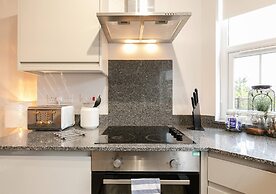 Room in Apartment - 12 Helena Luxury Serviced Apartment