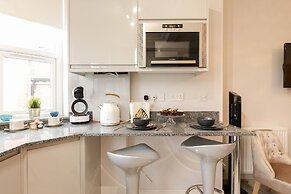 Room in Apartment - 12 Helena Luxury Serviced Apartment