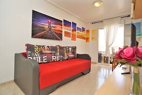 7 Mins From The Beach, Shared Pool Free Wifi