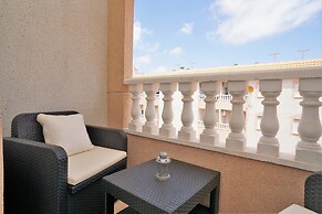 7 Mins From The Beach, Shared Pool Free Wifi