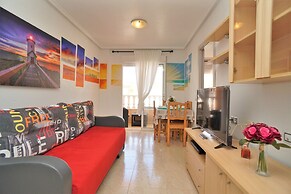 7 Mins From The Beach, Shared Pool Free Wifi