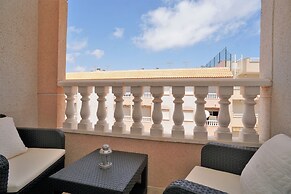 7 Mins From The Beach, Shared Pool Free Wifi