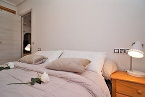 7 Mins From The Beach, Shared Pool Free Wifi