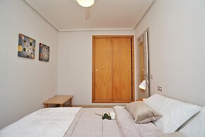 7 Mins From The Beach, Shared Pool Free Wifi