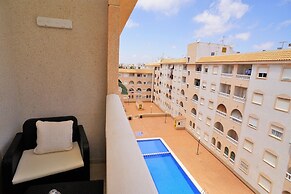 7 Mins From The Beach, Shared Pool Free Wifi