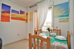 7 Mins From The Beach, Shared Pool Free Wifi