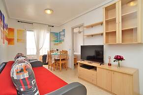 7 Mins From The Beach, Shared Pool Free Wifi