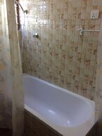 Ghouse Ideal For Friendsfamily And Corporate