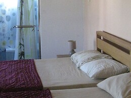 Ghouse Ideal For Friendsfamily And Corporate