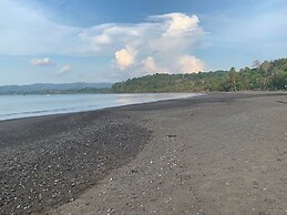 Indigenous Drake Cabins
