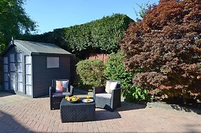 Ideal for Alton Towers, Staffordshire and The Peak District