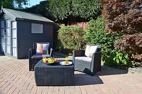 Ideal for Alton Towers, Staffordshire and The Peak District